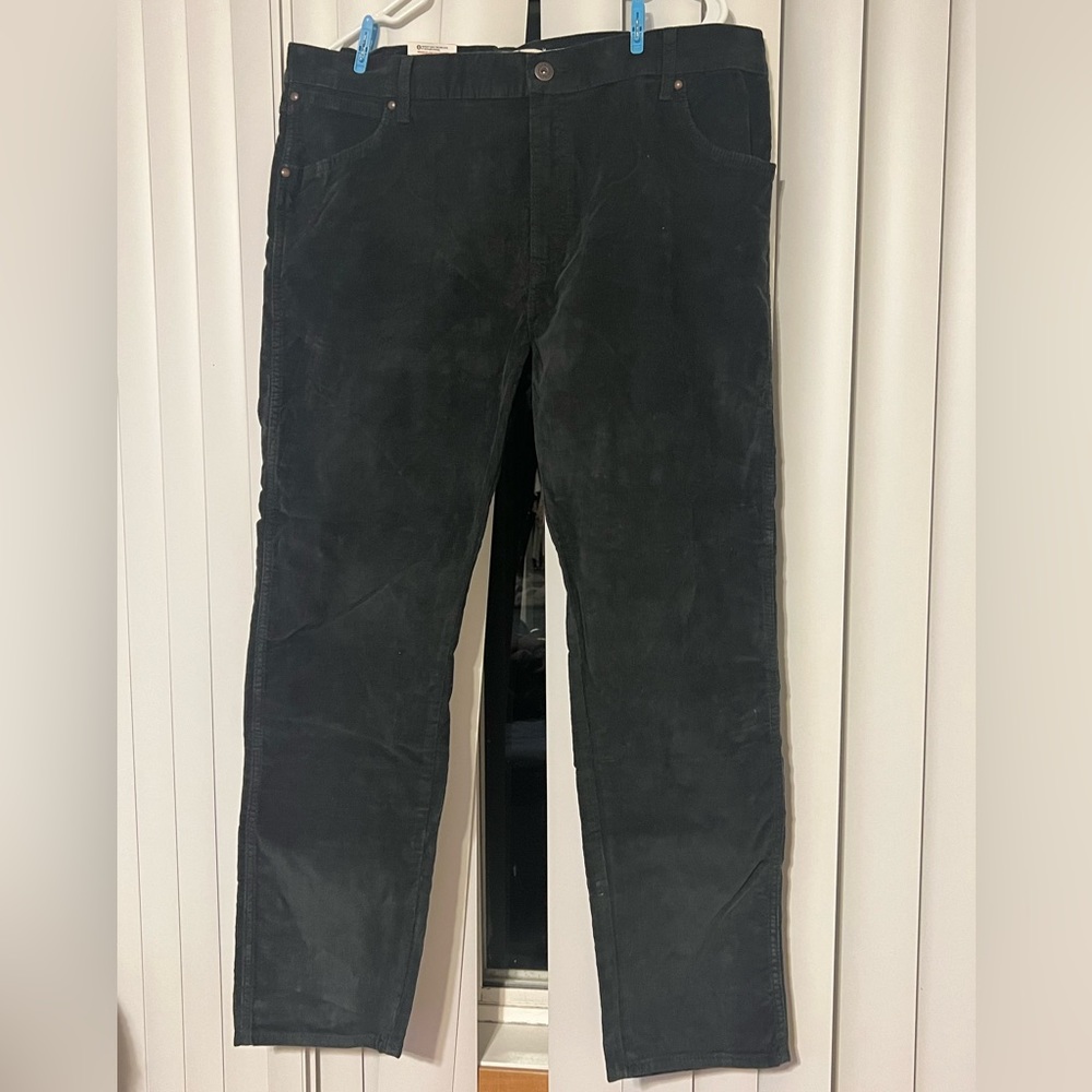 Wrangler Men’s Corduroy ‘Regular Taper’ Black Pants Size 38x30 NEW